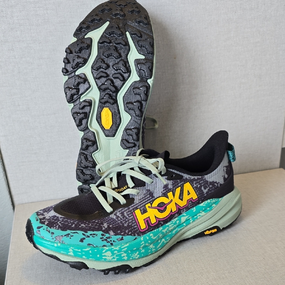 HOKA Speedgoat 6, Women's Turquoise and Black Running Shoes. NEW ( w 8 ).